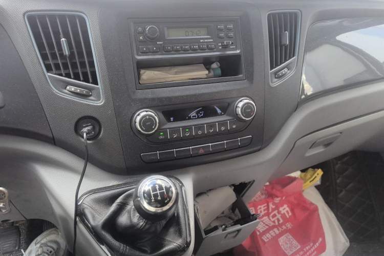 Used Foton Toano 2020 2.5T Manual Tongtu Short Wheelbase Mid-Roof 5/6-Seater 4J25TC3 Audio And AC Panel