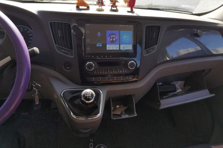 Used Foton Toano 2020 2.0T Multi-Function Extended Wheelbase Mid-Roof 5/6/7-Seater China VI4F20TC3 Audio And AC Panel