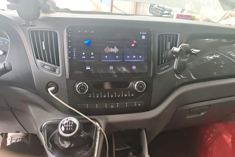 Used Foton Toano 2020 2.0T Multi-Function Extended Wheelbase Mid-Roof 5/6/7-Seater with Rear Dual Tires China VI Emission Standard F20TC3 Audio And AC Panel