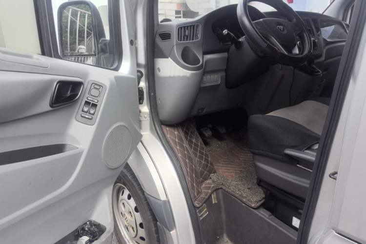Used Foton Toano 2020 2.5T Manual Tongtu Short Wheelbase Mid-Roof 5/6-Seater 4J25TC3 Driver Seat