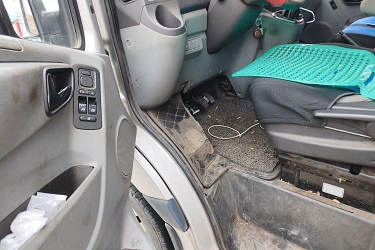 Used Foton Toano 2020 2.5T Manual Tongtu Long Wheelbase Mid-Height 5/6/7-Seater 4J25TC3 Driver Seat