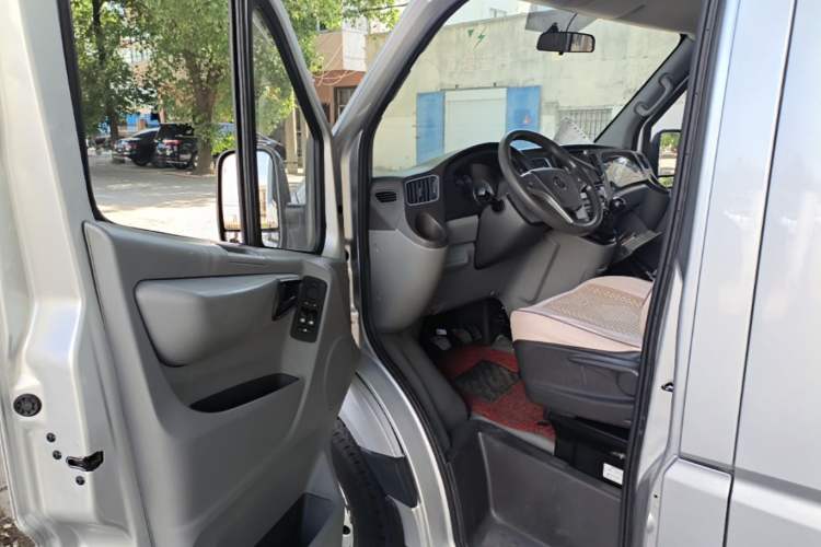 Used Foton Toano 2020 2.5T Manual Tongtu Short Wheelbase Mid-Roof 5/6-Seater 4J25TC3 Driver Seat