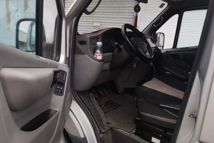 Used Foton Toano 2020 2.5T Manual Tongtu Long Wheelbase Mid-Height 5/6/7-Seater 4J25TC3 Driver Seat