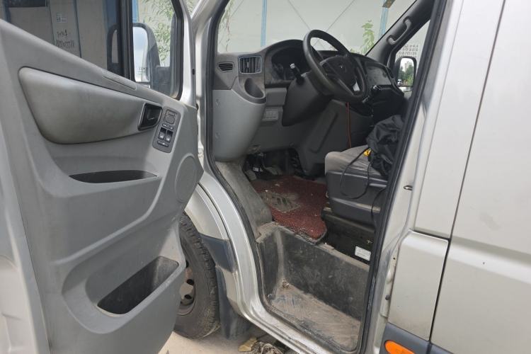 Used Foton Toano 2020 2.5T Manual Tongtu Extended-Wheelbase Mid-Roof 5/6/7-Seater 4J25TC3 Driver Seat