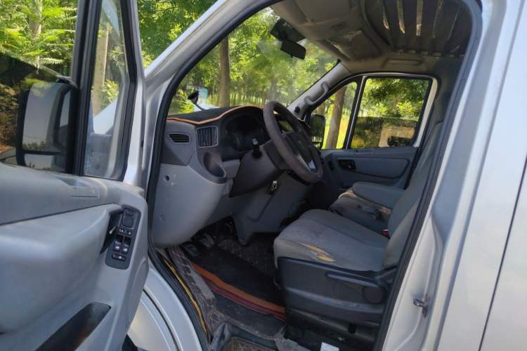 Used Foton Toano 2020 2.5T Manual Tongtu Extended-Wheelbase Mid-Roof 5/6/7-Seater 4J25TC3 Driver Seat