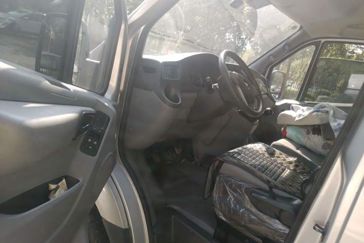 Used Foton Toano 2020 2.5T Manual Tongtu Short Wheelbase Mid-Roof 5/6-Seater 4J25TC3 Driver Seat