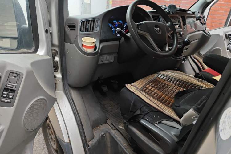 Used Foton Toano 2020 2.5T Manual Tongtu Short Wheelbase Flat Roof 3-Seat 4J25TC3 Driver Seat