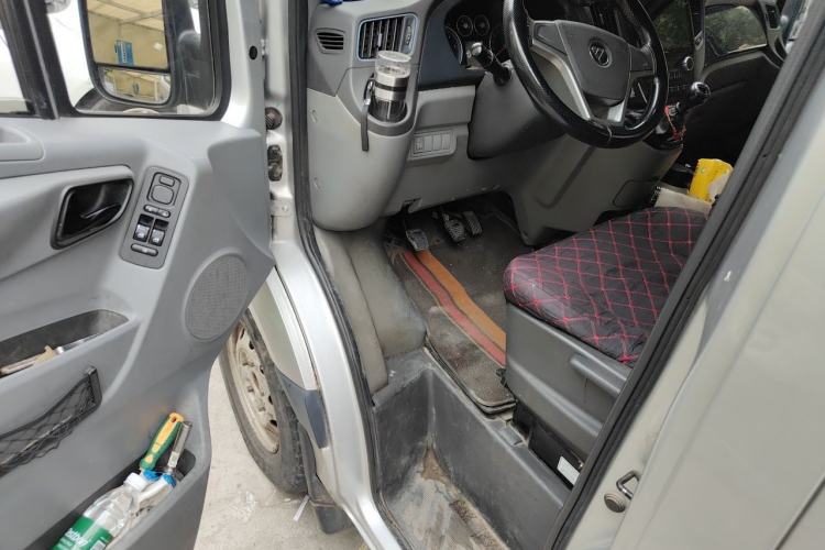 Used Foton Toano 2020 2.5T Manual Tongtu Long Wheelbase Mid-Height 5/6/7-Seater 4J25TC3 Driver Seat