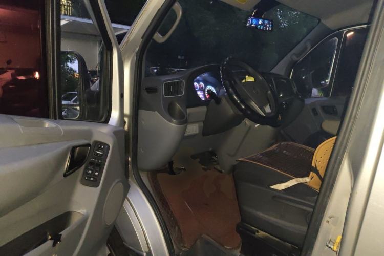 Used Foton Toano 2020 2.0T Business Edition Short Wheelbase 7-9 Seats China VI Emission Standard 4F20TC3 Driver Seat