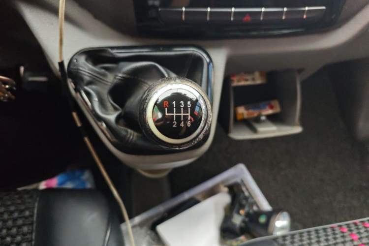 Used Foton Toano 2020 2.5T Manual Tongtu Long Wheelbase Mid-Height 5/6/7-Seater 4J25TC3 Gear Lever