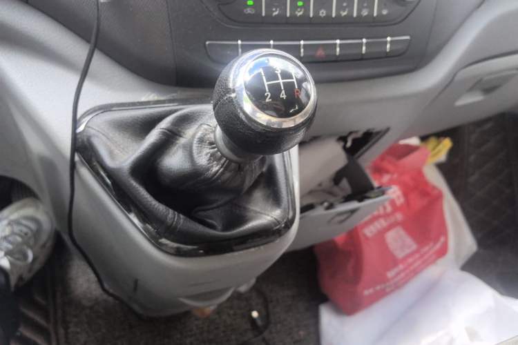 Used Foton Toano 2020 2.5T Manual Tongtu Short Wheelbase Mid-Roof 5/6-Seater 4J25TC3 Gear Lever