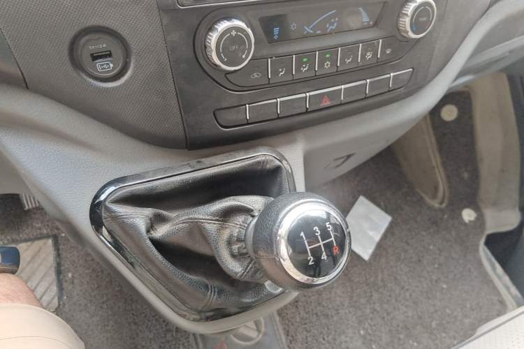 Used Foton Toano 2020 2.5T Manual Tongtu Short Wheelbase Mid-Roof 5/6-Seater 4J25TC3 Gear Lever