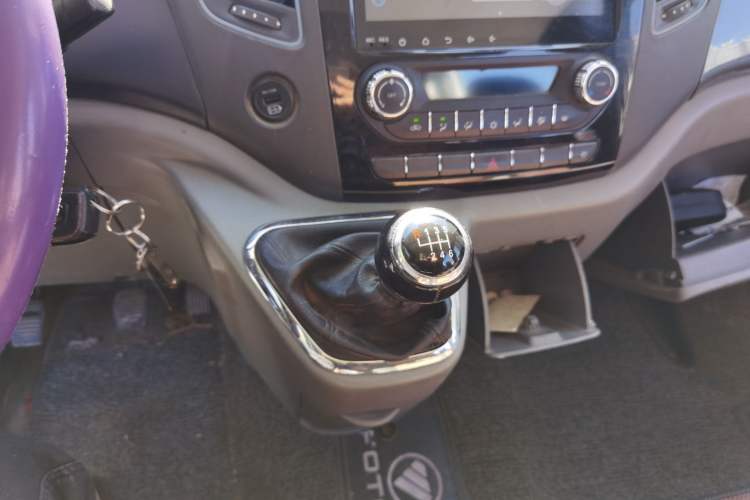 Used Foton Toano 2020 2.0T Multi-Function Extended Wheelbase Mid-Roof 5/6/7-Seater China VI4F20TC3 Gear Lever