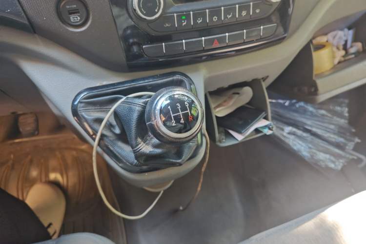 Used Foton Toano 2020 2.5T Manual Tongtu Short Wheelbase Mid-Roof 5/6-Seater 4J25TC3 Gear Lever