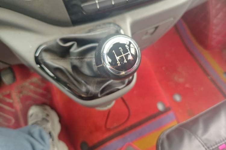 Used Foton Toano 2020 2.5T Manual Tongtu Short Wheelbase Mid-Roof 5/6-Seater 4J25TC3 Gear Lever