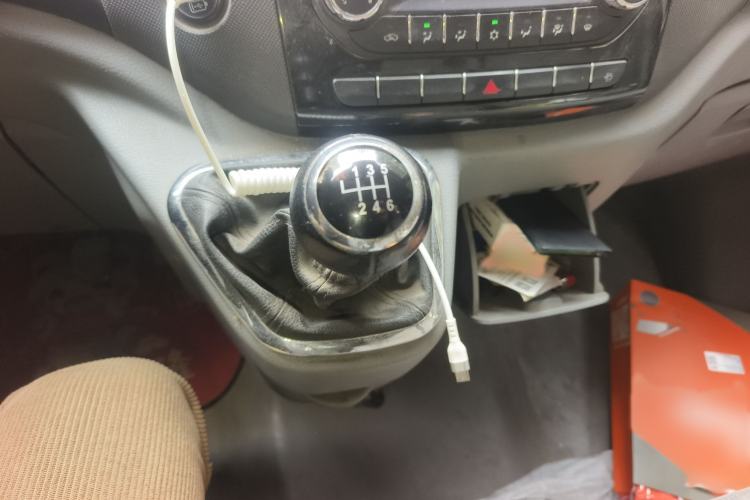 Used Foton Toano 2020 2.0T Multi-Function Extended Wheelbase Mid-Roof 5/6/7-Seater China VI4F20TC3 Gear Lever