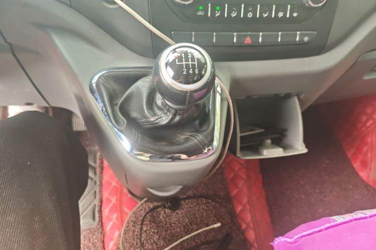 Used Foton Toano 2020 2.0T Multi-Function Extended Wheelbase Mid-Roof 5/6/7-Seater with Rear Dual Tires China VI Emission Standard F20TC3 Gear Lever