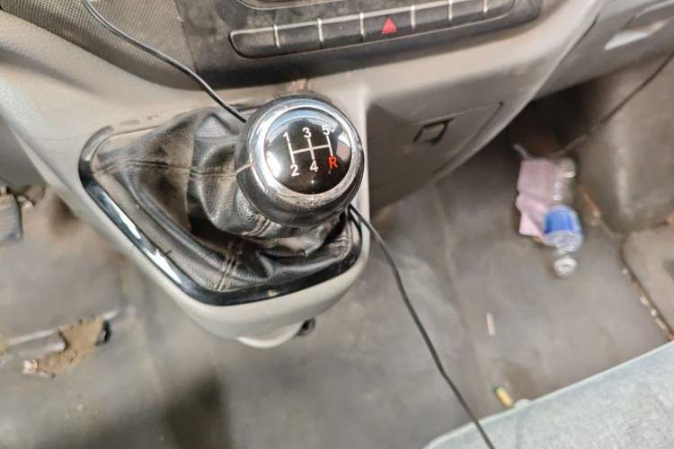 Used Foton Toano 2020 2.5T Manual Tongtu Short Wheelbase Mid-Roof 5/6-Seater 4J25TC3 Gear Lever