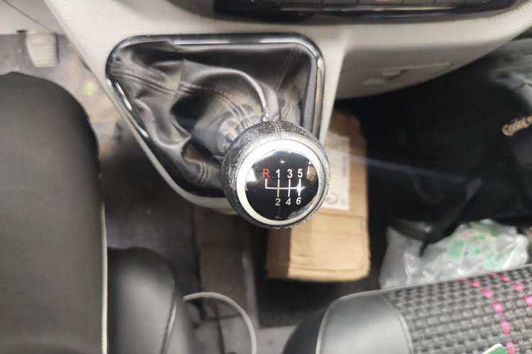 Used Foton Toano 2020 2.5T Manual Tongtu Long Wheelbase Mid-Height 5/6/7-Seater 4J25TC3 Gear Lever