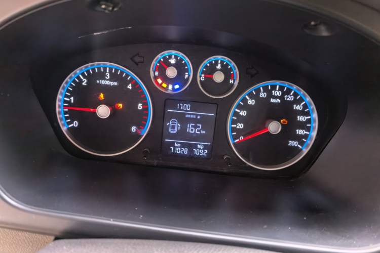 Used Foton Toano 2020 2.0T Multi-Function Short Wheelbase Mid-Roof 5/6-Seater China VI Emission Standard 4F20TC3 Instrument Cluster