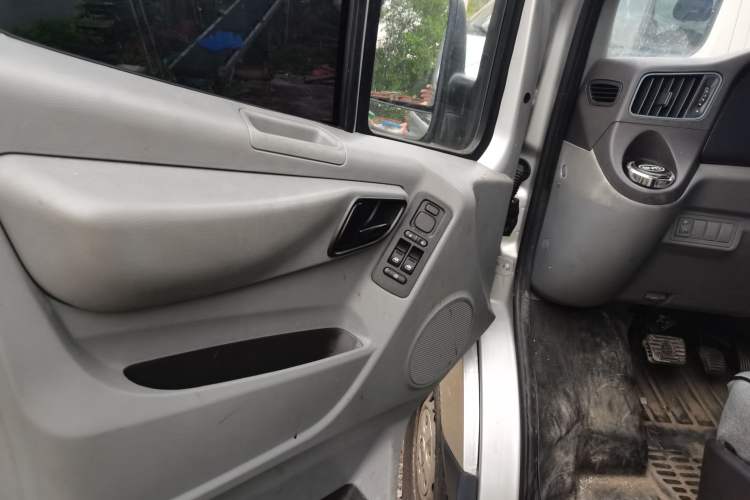 Used Foton Toano 2020 2.5T Manual Tongtu Short Wheelbase Flat Roof 5/6/7-Seater 4J25TC3 Interior 3