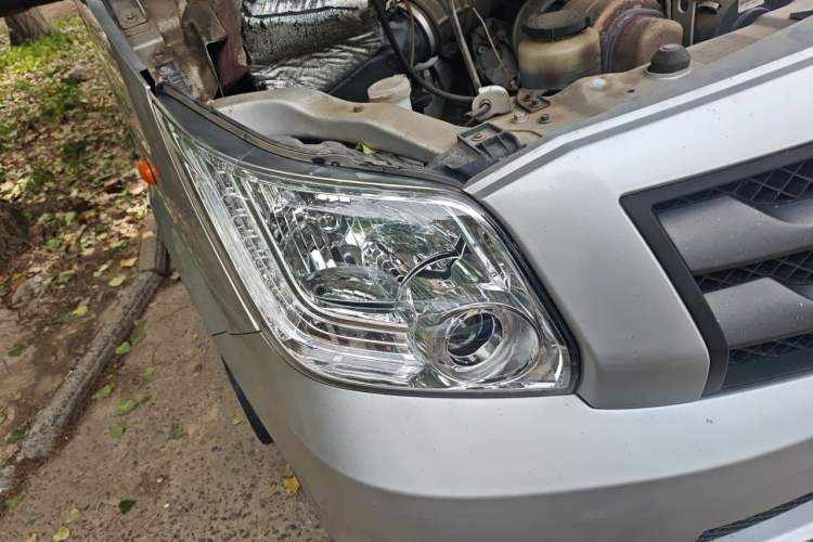 Used Foton Toano 2020 2.0T Multi-Function Extended Wheelbase Mid-Roof 5/6/7-Seater with Rear Dual Tires China VI Emission Standard F20TC3 Right Front Headlight