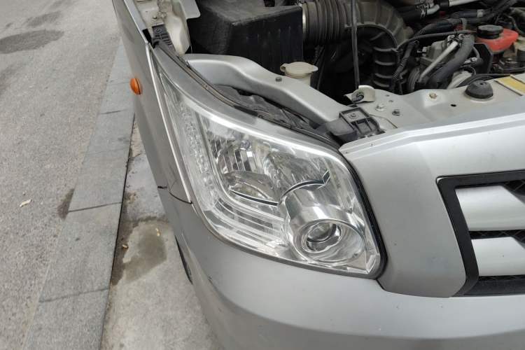 Used Foton Toano 2020 2.5T Manual Tongtu Long Wheelbase Mid-Height 5/6/7-Seater 4J25TC3 Right Front Headlight