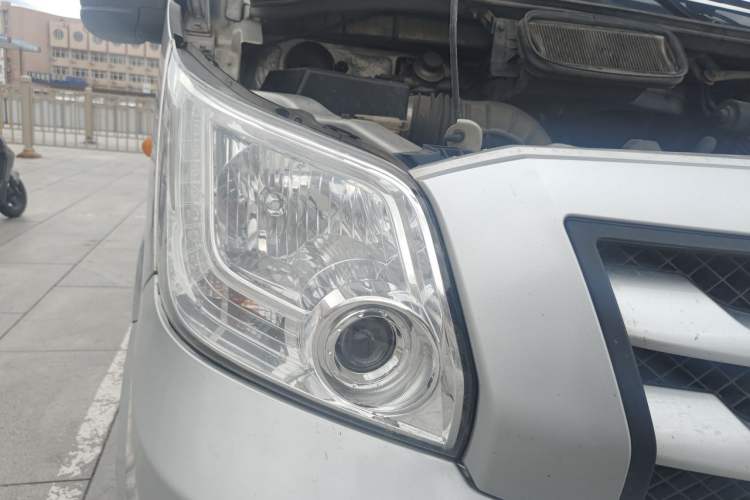 Used Foton Toano 2020 2.5T Manual Tongtu Long Wheelbase Mid-Height 5/6/7-Seater 4J25TC3 Right Front Headlight