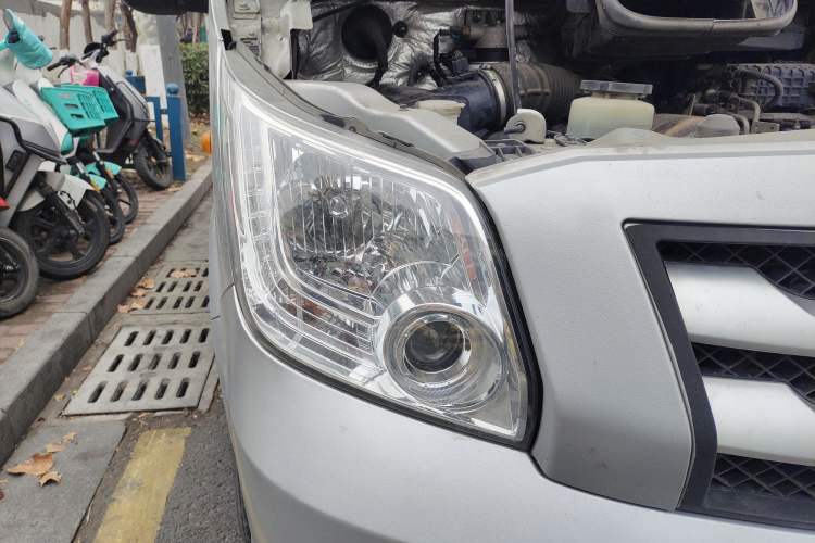 Used Foton Toano 2020 2.0T Multi-Function Short Wheelbase Mid-Roof 5/6-Seater China VI Emission Standard 4F20TC3 Right Front Headlight