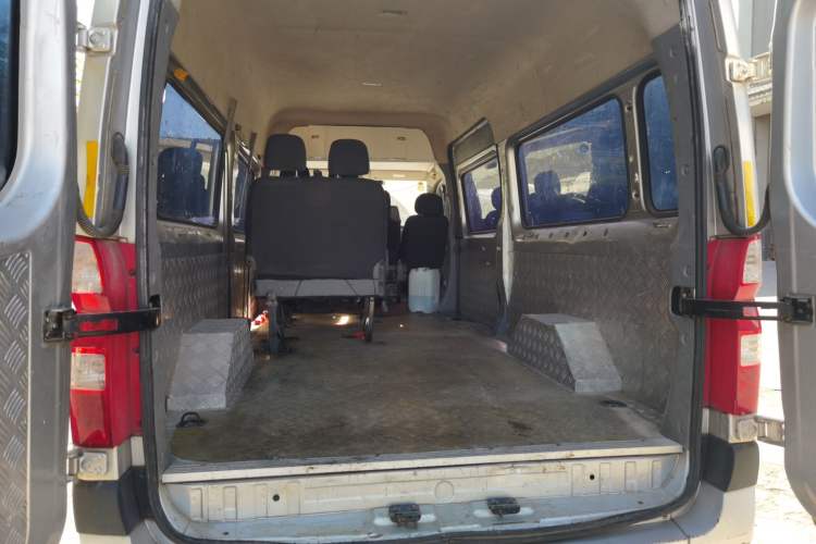 Used Foton Toano 2020 2.0T Multi-Function Extended Wheelbase Mid-Roof 5/6/7-Seater China VI4F20TC3 Trunk