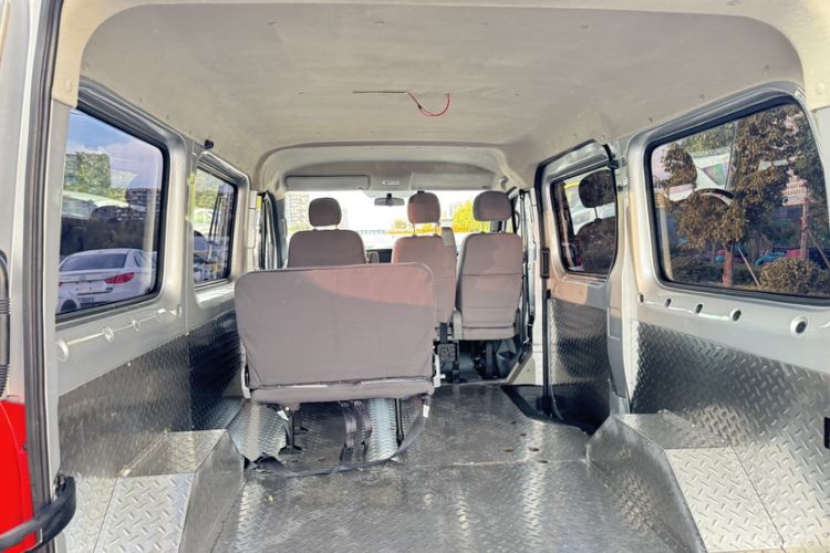 Used Foton Toano 2020 2.5T Manual Tongtu Short Wheelbase Flat Roof 5/6/7-Seater 4J25TC3 Trunk