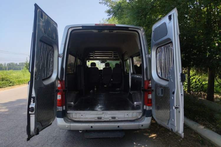 Used Foton Toano 2020 2.5T Manual Tongtu Extended-Wheelbase Mid-Roof 5/6/7-Seater 4J25TC3 Trunk