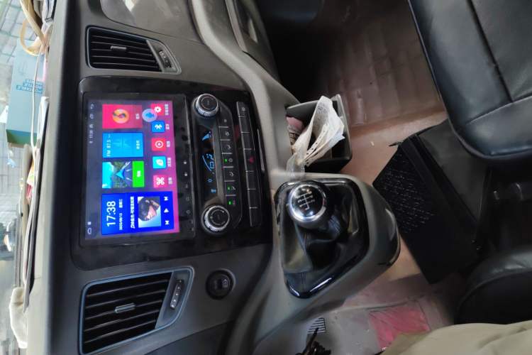 Used Foton Toano 2020 2.0T Van Short Wheelbase Mid-Roof 3-Seater China VI Emission Standard 4F20TC3 Audio And AC Panel
