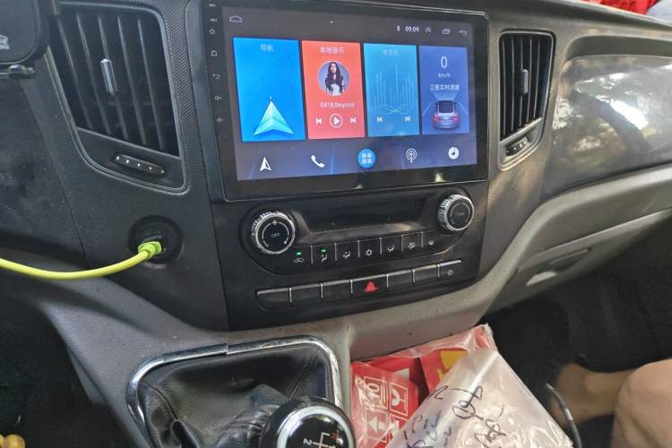 Used Foton Toano 2020 2.0T Multi-Function Extended Wheelbase Mid-Roof 5/6/7-Seater with Rear Dual Tires China VI Emission Standard F20TC3 Audio And AC Panel