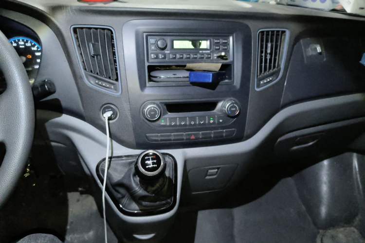 Used Foton Toano 2020 2.5T Manual Tongtu Short Wheelbase Mid-Roof 5/6-Seater 4J25TC3 Audio And AC Panel