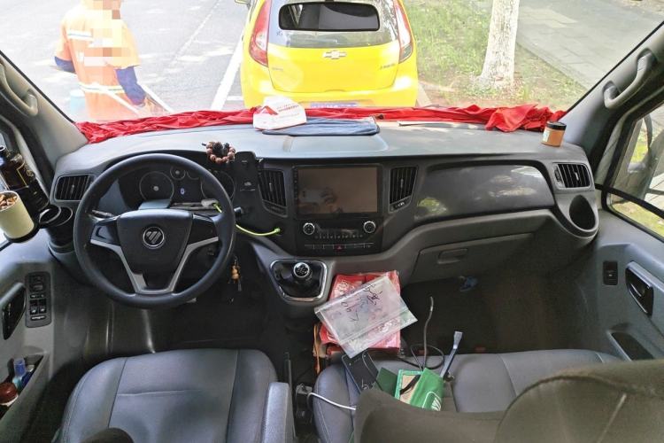 Used Foton Toano 2020 2.0T Multi-Function Extended Wheelbase Mid-Roof 5/6/7-Seater with Rear Dual Tires China VI Emission Standard F20TC3 Center Console
