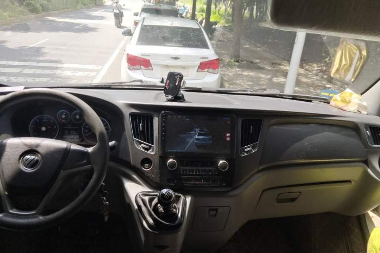 Used Foton Toano 2020 2.5T Manual Tongtu Long Wheelbase Mid-Height 5/6/7-Seater 4J25TC3 Center Console