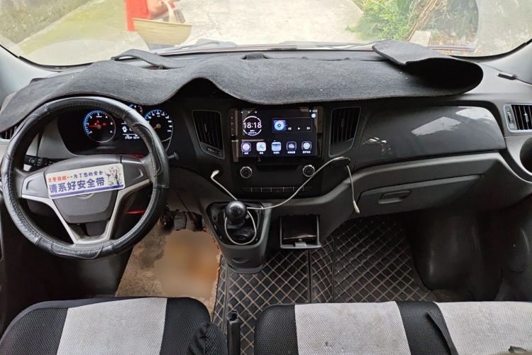 Used Foton Toano 2020 2.5T Manual Tongtu Short Wheelbase Mid-Roof 5/6-Seater 4J25TC3 Center Console