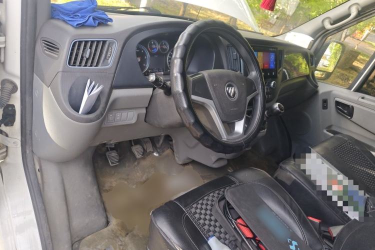 Used Foton Toano 2020 2.8T Van Extended Wheelbase Mid-Roof 3-Seater China V Emission Standard Model IF2.8NS6B177L Center Console
