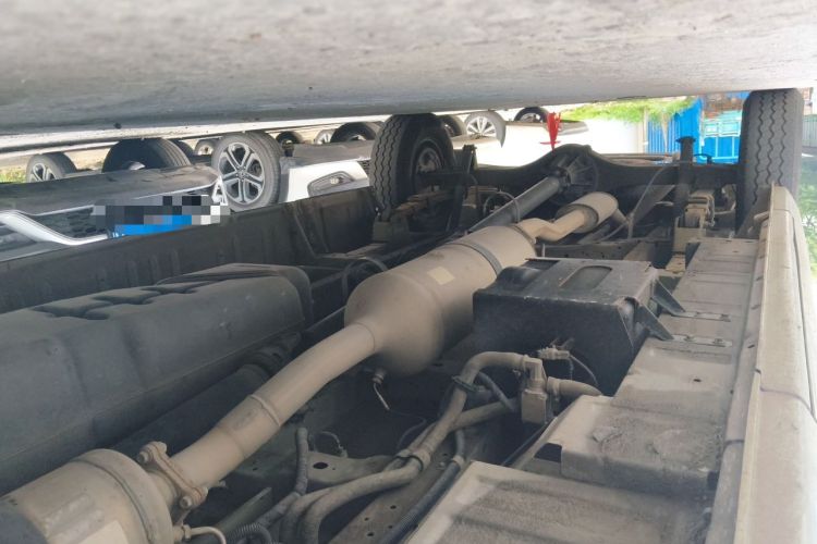 Used Foton Toano 2020 2.5T Manual Tongtu Extended-Wheelbase Mid-Roof 5/6/7-Seater 4J25TC3 Chassis Front Right