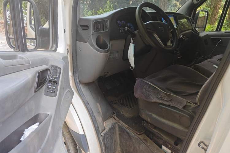 Used Foton Toano 2020 2.5T Manual Tongtu Long Wheelbase Mid-Height 5/6/7-Seater 4J25TC3 Driver Seat