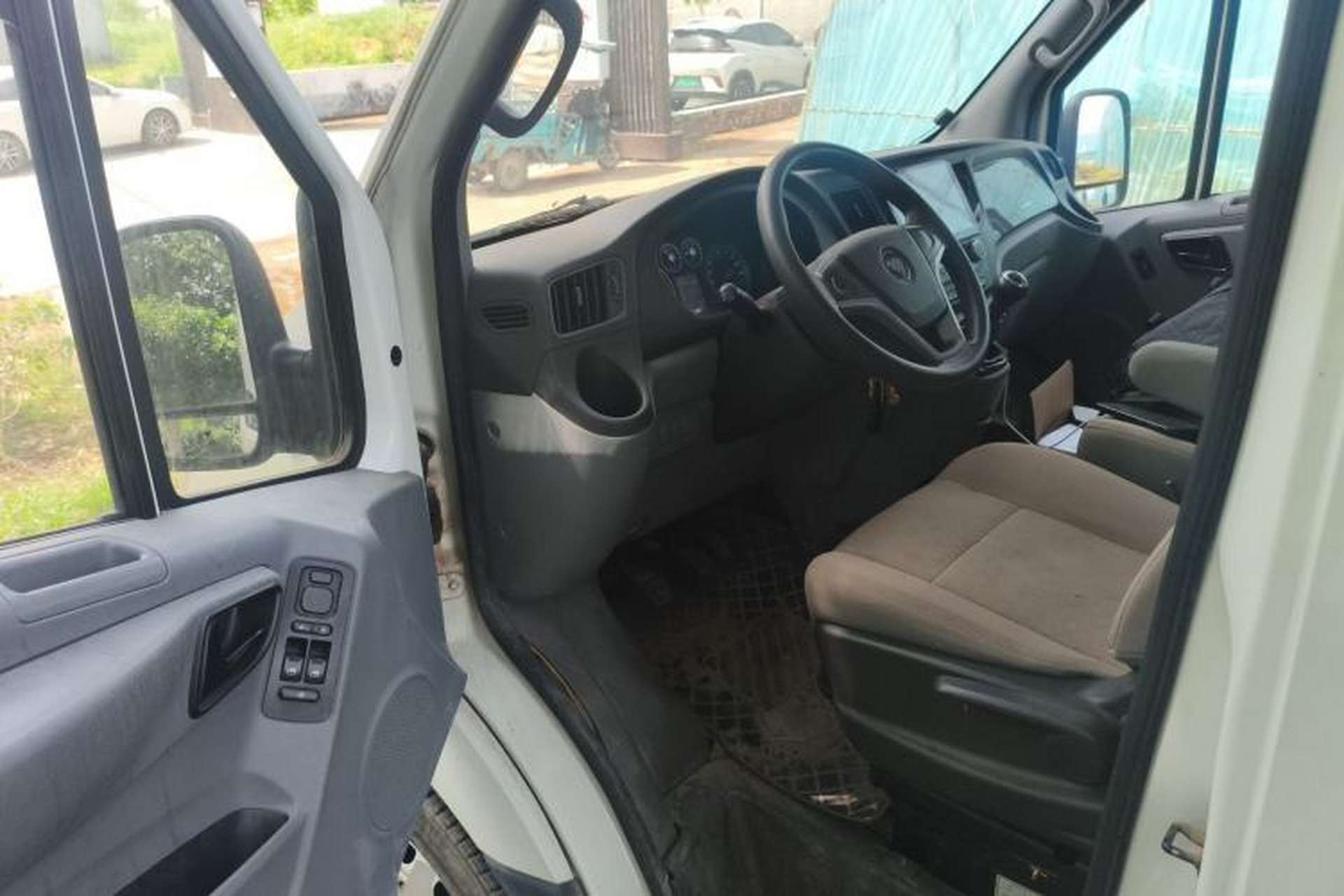 Used Foton Toano 2020 2.5T Manual Transmission Tongtu Long Wheelbase Mid-Roof 3-Seat 4J25TC3 Driver Seat