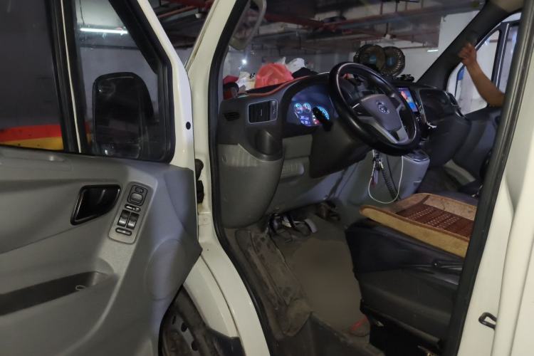 Used Foton Toano 2020 2.0T Multi-Function Extended Wheelbase Mid-Roof 5/6/7-Seater China VI4F20TC3 Driver Seat