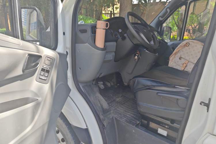 Used Foton Toano 2020 2.5T Manual Transmission Tongtu Long Wheelbase Mid-Roof 3-Seat 4J25TC3 Driver Seat