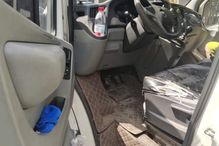 Used Foton Toano 2020 2.5T Manual Tongtu Long Wheelbase Mid-Height 5/6/7-Seater 4J25TC3 Driver Seat
