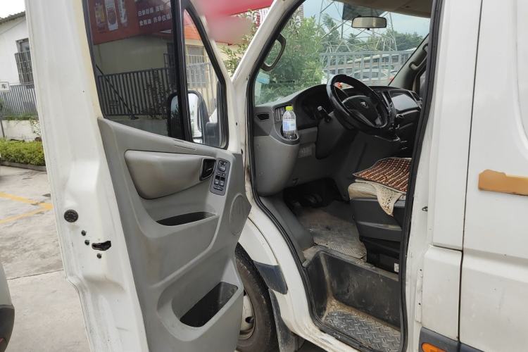 Used Foton Toano 2020 2.8T Van Extended Wheelbase Mid-Roof Design Rear Dual Tires 3-Seater China V Emission Standard IF2.8NS6B177L Driver Seat