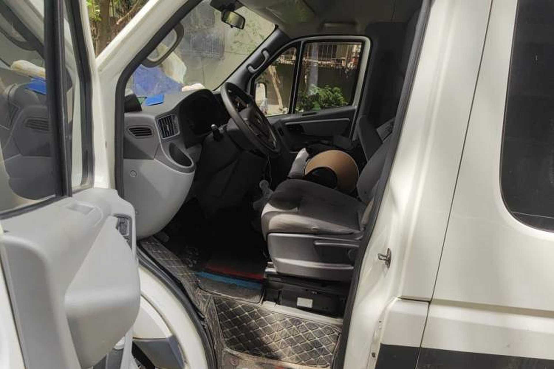 Used Foton Toano 2020 2.5T Manual Tongtu Long Wheelbase Mid-Height 5/6/7-Seater 4J25TC3 Driver Seat