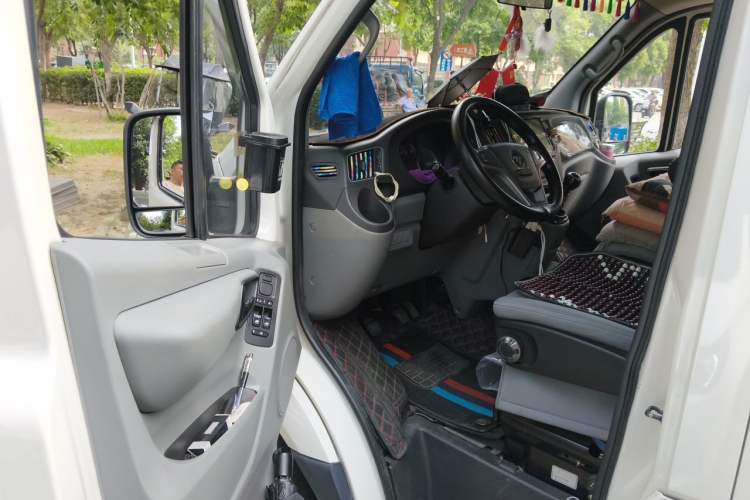 Used Foton Toano 2020 2.5T Manual Tongtu Extended-Wheelbase Mid-Roof 5/6/7-Seater 4J25TC3 Driver Seat
