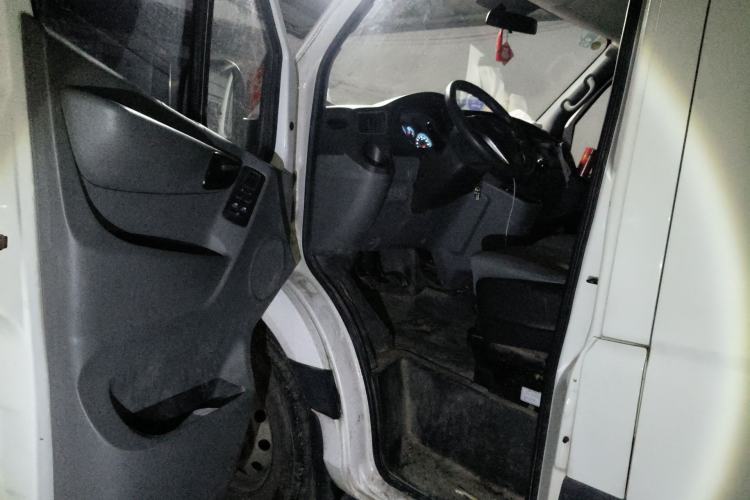 Used Foton Toano 2020 2.5T Manual Tongtu Short Wheelbase Mid-Roof 5/6-Seater 4J25TC3 Driver Seat