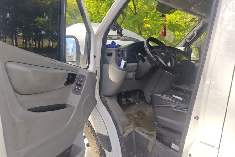 Used Foton Toano 2020 2.8T Van Extended Wheelbase Mid-Roof 3-Seater China V Emission Standard Model IF2.8NS6B177L Driver Seat